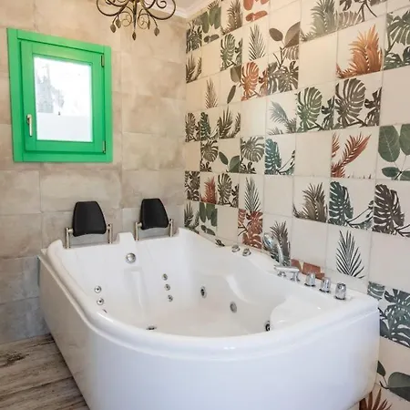 La Scala Luxury μikis Theodorakis With Jacuzzi